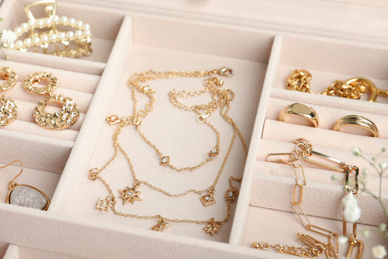 چه چیزهایی نباید با طلا تماس داشته باشد؟