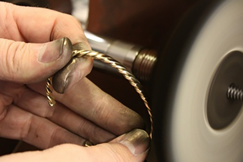 دلیل سیاه شدن طلا